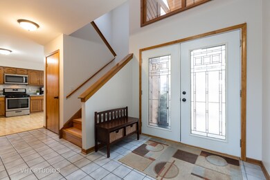 2756 Rolling Meadows Dr, Naperville, IL 60564 - photo 2