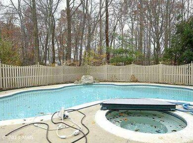 12705 Autumn Crest Dr, Herndon, VA 20171 - photo 4