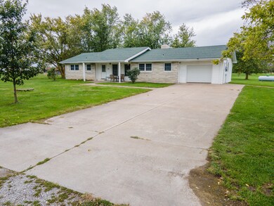 849 N Hickman