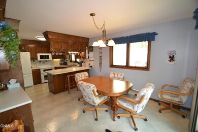 Dining Area - Kitchen