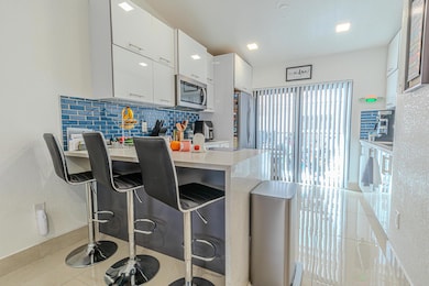 7690 W 29th Way unit 202, Hialeah, FL 33018 - photo 6