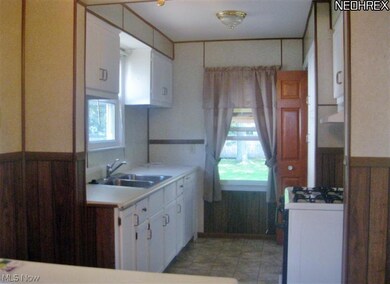 2558 E 37th St, Lorain, OH 44055 - photo 2