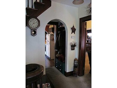 Entry/Foyer.