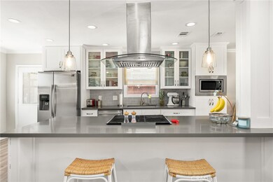 Entertaining ready Kitchen.