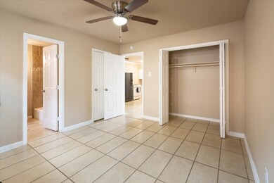 3045 Golfcrest Blvd unit 10, Houston, TX 77087 - photo 3