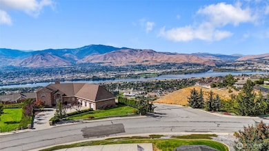 2327 Grand Ave, East Wenatchee, WA 98802 - photo 2