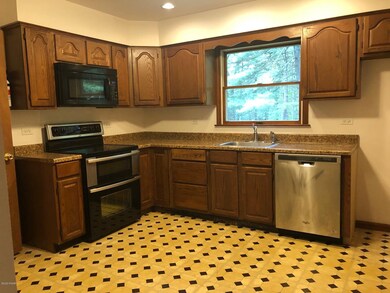 118 Pleasant Ln, Milford, PA 18337 - photo 3