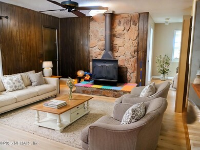 IMG_20241212_155607121_HDR~2 - Living Ro