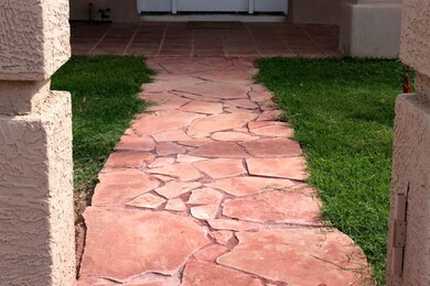 FLAGSTONE WALKWAY