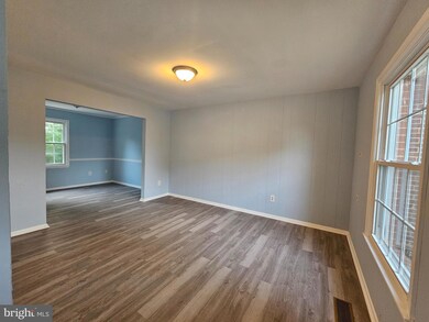 9404 Abingdon Ct, Manassas, VA 20109 - photo 5