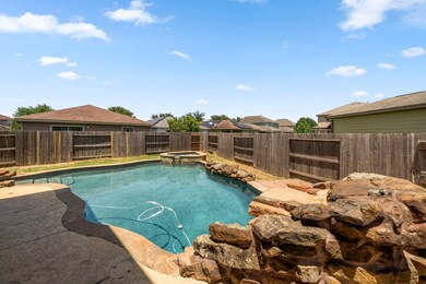 Luxurious Pool and Hot Tub combination perfert remedy for this Texas Heat!