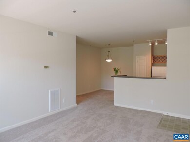Light-filled, 9' ceilings, freshly painted and new