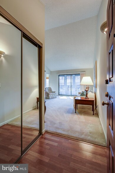 15211 Elkridge Way unit 3E, Silver Spring, MD 20906 - photo 2