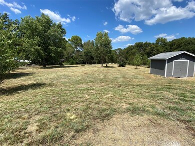 Large 1+ acre yard