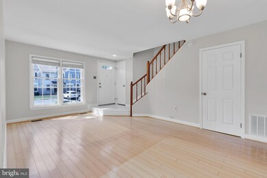 6357 Chimney Wood Ct, Alexandria, VA 22306 - photo 3