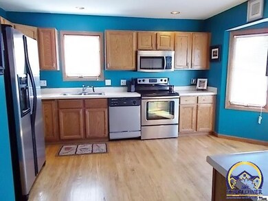 2720 SW Herefordshire Rd, Topeka, KS 66614 - photo 4