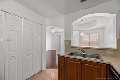 10659 SW 7th St, Pembroke Pines, FL 33025 - photo 6