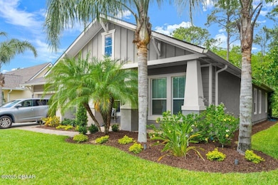 Exterior Front side landscape