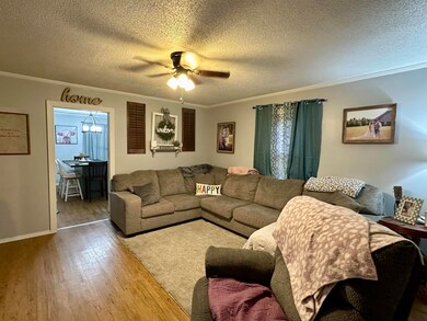 Living room featuring crown molding, hardwood / wo