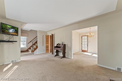 20670 Vernier Cir, Grosse Pointe Woods, MI 48236 - photo 7