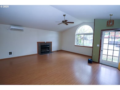 858 S 46th St, Springfield, OR 97478 - photo 6