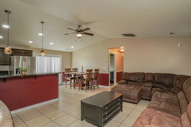 1209 Crown Ave, Central Point, OR 97502 - photo 2