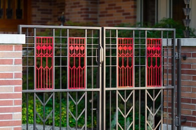 908 Julian Ct, Naperville, IL 60540 - photo 2