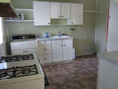 1024 Tacoma St, Carpentersville, IL 60110 - photo 4