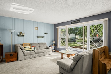 7979 Huntington Cir N, Hanover Park, IL 60133 - photo 4