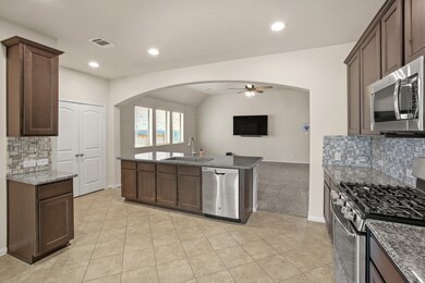 1652 Maggie Trail Dr, Alvin, TX 77511 - photo 5