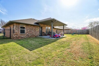 7023 Cherokee Crossing E, Warr Acres, OK 73132 - photo 3