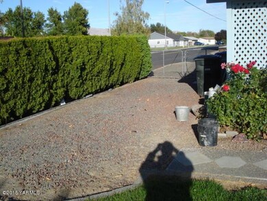 244 Blossom Dr, Moxee, WA 98936 - photo 3