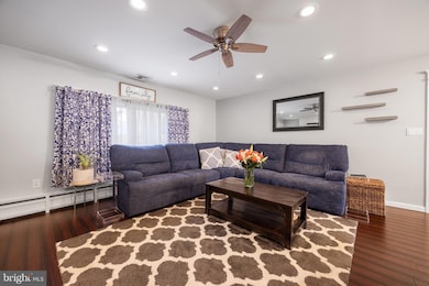 26 Queen Lily Rd, Levittown, PA 19057 - photo 7