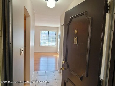 14 Pine Cluster Cir, Manalapan, NJ 07726 - photo 5