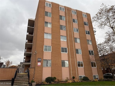 12029 Clifton Blvd, Lakewood, OH 44107 - photo 2