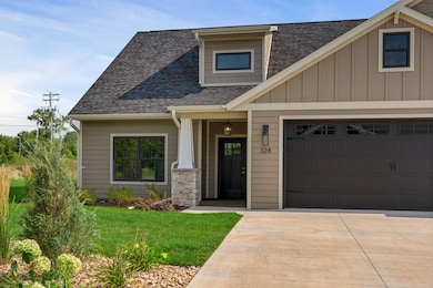 328 River Point, La Crosse, WI 54601 - photo 2