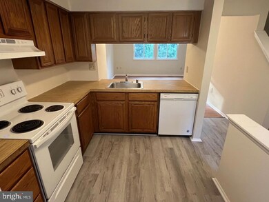 19418 Zinnia Cir, Germantown, MD 20876 - photo 3