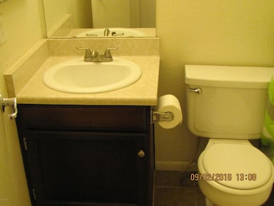 2229 W Potter 016