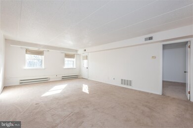 131 Woodstream Dr, Norristown, PA 19403 - photo 5