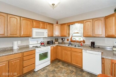 3122 E 25th St, Des Moines, IA 50317 - photo 5