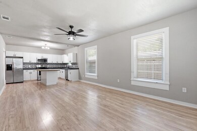 318 1/2 College St unit 505, Cleburne, TX 76033 - photo 5