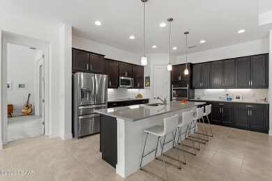 4. 552 Mosaic Blvd-23