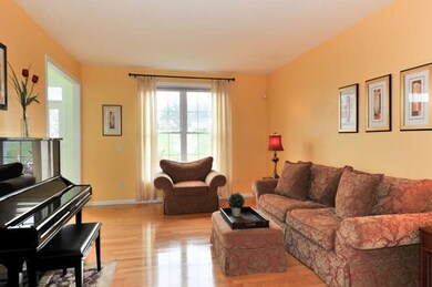 3 Pratt St, South Grafton, MA 01560 - photo 5
