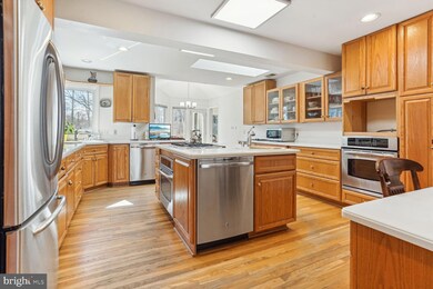 7207 Gordons Rd, Falls Church, VA 22043 - photo 4