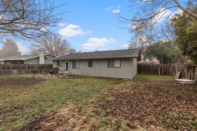 1050 Edwina Ave, Central Point, OR 97502 - photo 6