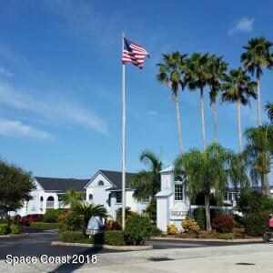 Main Entrance to Harbor Isles