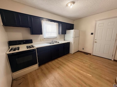 1710 SE 24th St, Topeka, KS 66605 - photo 3