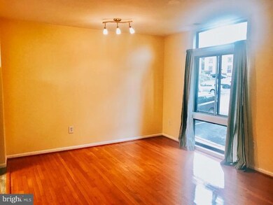 9516 Miranda Ct, Fairfax, VA 22031 - photo 7