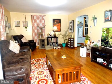 359 E Garfield St, Chambersburg, PA 17201 - photo 6