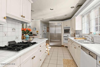 320 Cognewaugh Rd Cos Cob CT-small-013-0